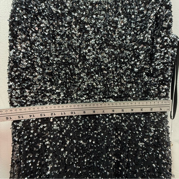 MAC DUGGAL Black Embellished Scoop Neck Tiered Gown Size 12 New - Picture 11 of 12